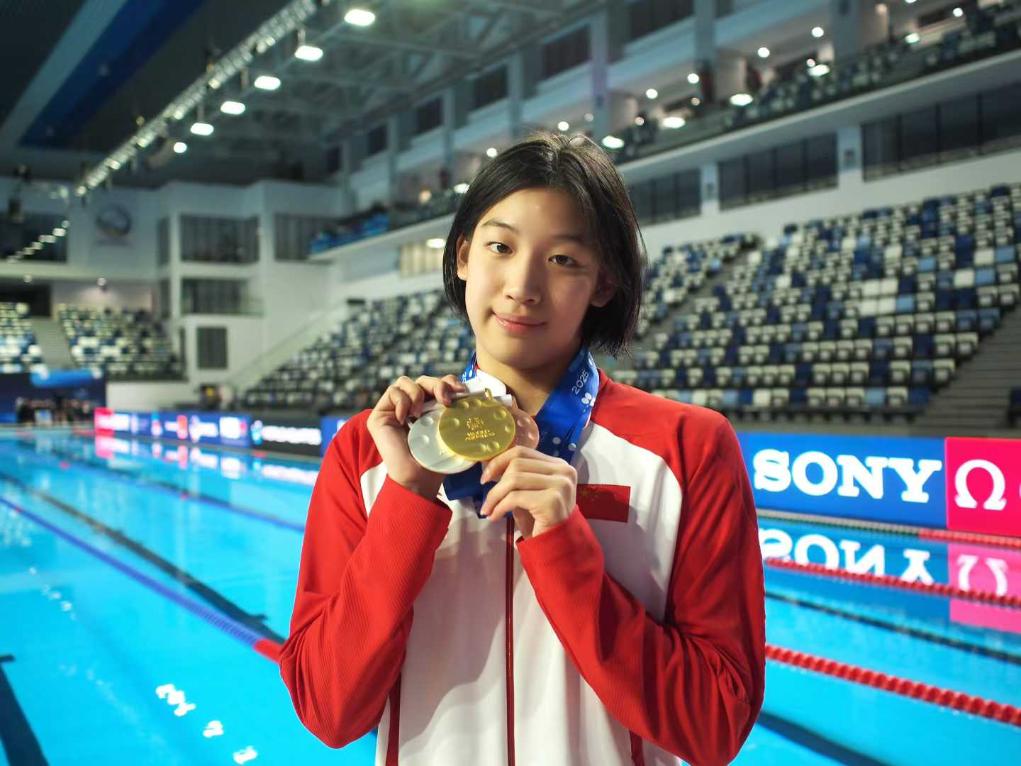 当日, 不住笑了, 赛上的 当日, 不住笑了, 赛上的