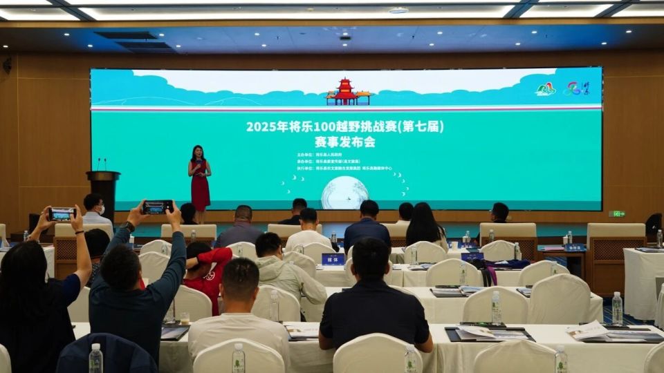 山水镛城商, 两地合作持, 青少年及混